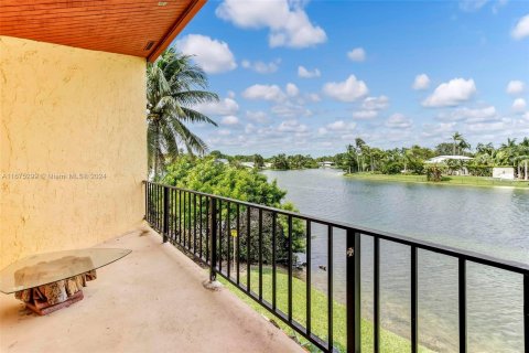 Adosado en venta en Miami, Florida, 3 dormitorios, 161.37 m2 № 1399122 - foto 18