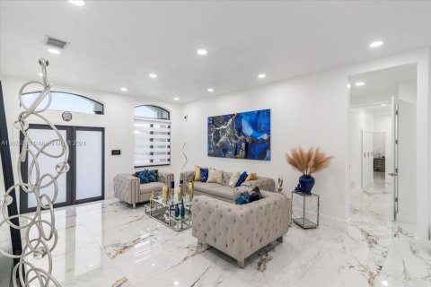 Casa en venta en Miami, Florida, 5 dormitorios, 243.78 m2 № 1399167 - foto 17