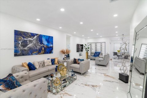 Casa en venta en Miami, Florida, 5 dormitorios, 243.78 m2 № 1399167 - foto 13