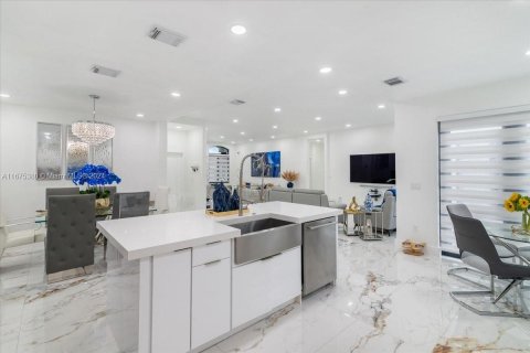 Casa en venta en Miami, Florida, 5 dormitorios, 243.78 m2 № 1399167 - foto 24