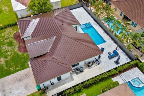 Casa en venta en Miami, Florida, 5 dormitorios, 243.78 m2 № 1399167 - foto 6