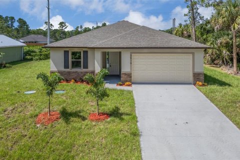 House in Palm Bay, Florida 4 bedrooms, 179.86 sq.m. № 1379556 - photo 2