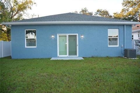 House in Tampa, Florida 3 bedrooms, 144.46 sq.m. № 1379594 - photo 27