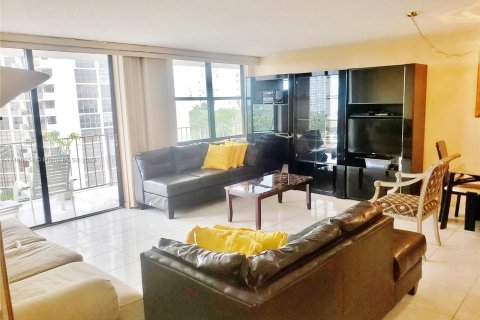 Condo in Aventura, Florida, 2 bedrooms  № 758831 - photo 3