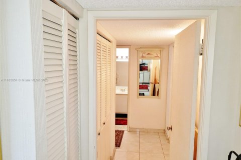 Copropriété à vendre à Aventura, Floride: 2 chambres, 112.41 m2 № 758831 - photo 12