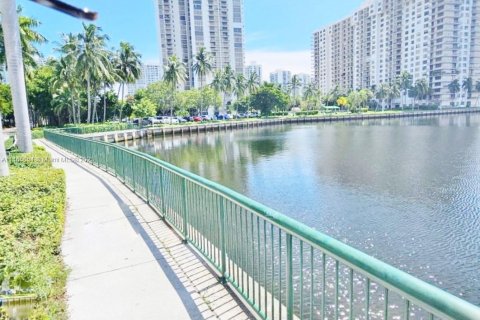 Condominio en venta en Aventura, Florida, 2 dormitorios, 112.41 m2 № 758831 - foto 19