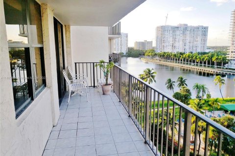 Copropriété à vendre à Aventura, Floride: 2 chambres, 112.41 m2 № 758831 - photo 2