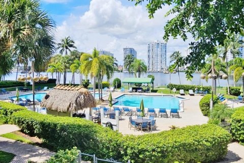 Copropriété à vendre à Aventura, Floride: 2 chambres, 112.41 m2 № 758831 - photo 18