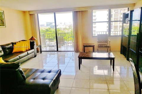 Condominio en venta en Aventura, Florida, 2 dormitorios, 112.41 m2 № 758831 - foto 4