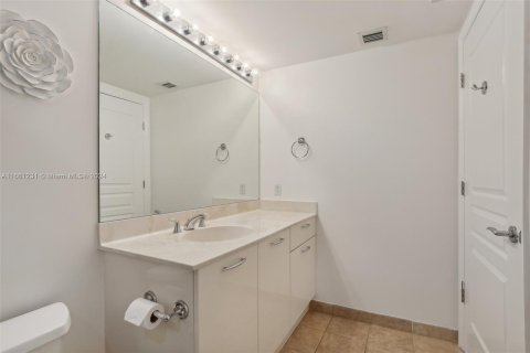 Condo in Fort Lauderdale, Florida, 2 bedrooms  № 1368741 - photo 24