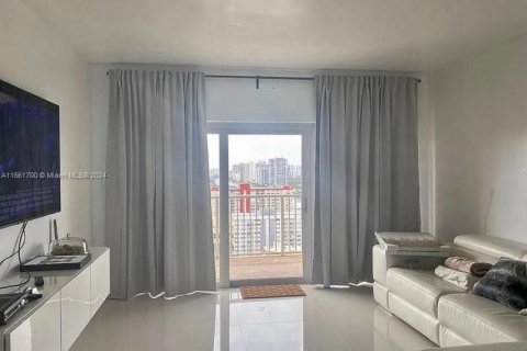 Condominio en venta en Hallandale Beach, Florida, 1 dormitorio, 80.82 m2 № 1368740 - foto 3