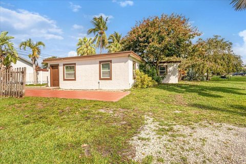 House in Davie, Florida 3 bedrooms № 1328211 - photo 1