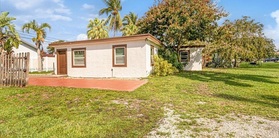 House in Davie, Florida 3 bedrooms № 1328211