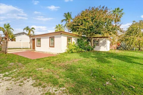 House in Davie, Florida 3 bedrooms № 1328211 - photo 8