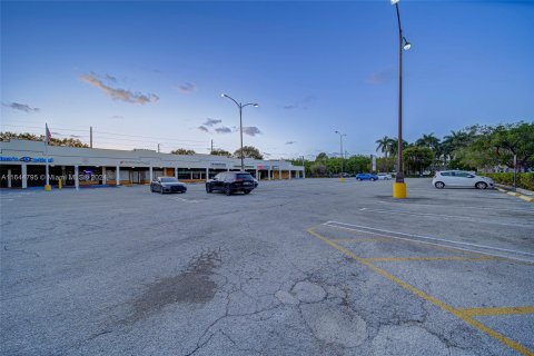 Propiedad comercial en venta en Miami, Florida № 1328210 - foto 24