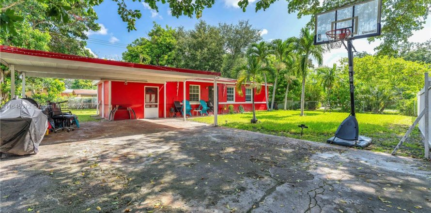 Villa ou maison à Miami Gardens, Floride 3 chambres, 107.58 m2 № 1328179