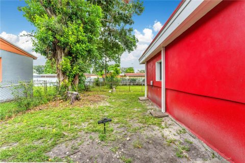 Casa en venta en Miami Gardens, Florida, 3 dormitorios, 107.58 m2 № 1328179 - foto 9