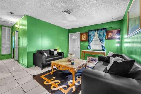 Casa en venta en Miami Gardens, Florida, 3 dormitorios, 107.58 m2 № 1328179 - foto 16