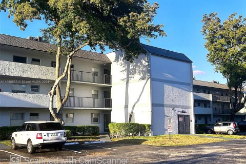 Condominio en venta en Tamarac, Florida, 2 dormitorios, 95.22 m2 № 1159252 - foto 2