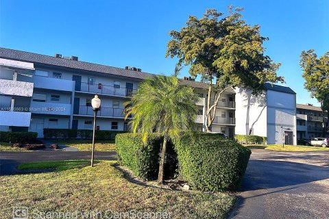 Condominio en venta en Tamarac, Florida, 2 dormitorios, 95.22 m2 № 1159252 - foto 1