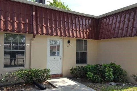 Townhouse in Lake Worth, Florida 1 bedroom, 59.64 sq.m. № 1292006 - photo 1