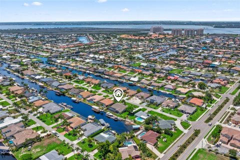 Casa en venta en Cape Coral, Florida, 3 dormitorios, 270.25 m2 № 1402251 - foto 4