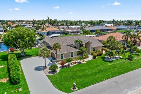 Villa ou maison à vendre à Cape Coral, Floride: 3 chambres, 270.25 m2 № 1402251 - photo 2