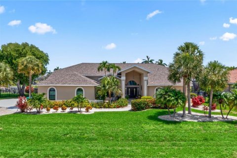 Villa ou maison à vendre à Cape Coral, Floride: 3 chambres, 270.25 m2 № 1402251 - photo 1