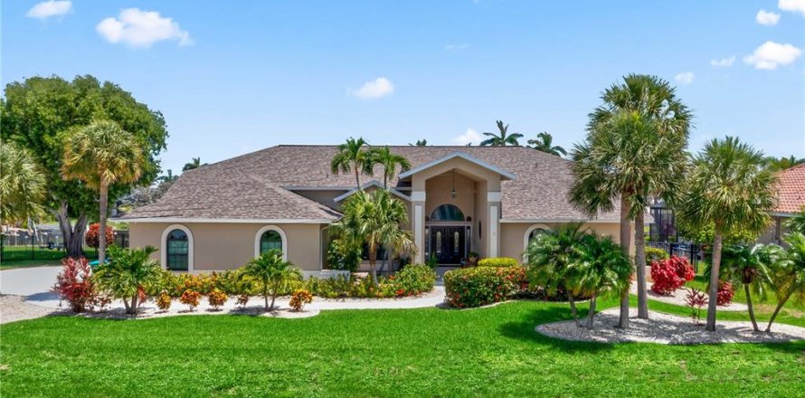 Villa ou maison à Cape Coral, Floride 3 chambres, 270.25 m2 № 1402251