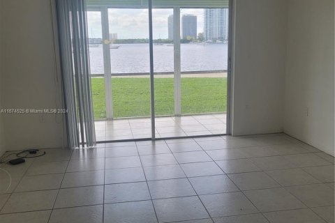 Copropriété à vendre à Aventura, Floride: 1 chambre, 71.35 m2 № 1397674 - photo 1