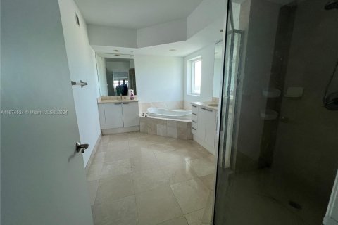 Condominio en alquiler en North Miami, Florida, 2 dormitorios, 163.79 m2 № 1397672 - foto 11