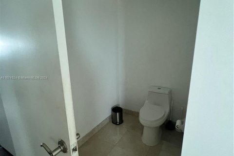 Condominio en alquiler en North Miami, Florida, 2 dormitorios, 163.79 m2 № 1397672 - foto 13