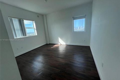 Condominio en alquiler en North Miami, Florida, 2 dormitorios, 163.79 m2 № 1397672 - foto 1