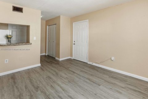 Apartamento en alquiler en Miami, Florida, 1 dormitorio, 46.45 m2 № 1397673 - foto 2