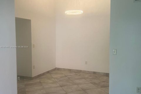 Condominio en alquiler en Miami, Florida, 3 dormitorios, 98.94 m2 № 1398478 - foto 5