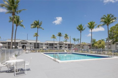 Condominio en alquiler en Miami, Florida, 3 dormitorios, 98.94 m2 № 1398478 - foto 8