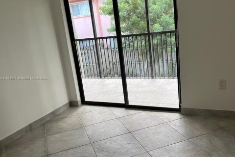 Condominio en alquiler en Miami, Florida, 3 dormitorios, 98.94 m2 № 1398478 - foto 6