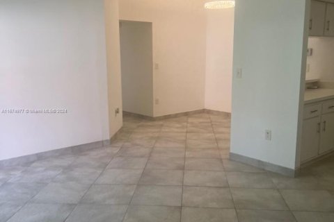 Condominio en alquiler en Miami, Florida, 3 dormitorios, 98.94 m2 № 1398478 - foto 9