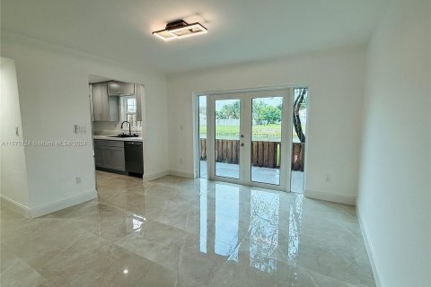 Townhouse in Cooper City, Florida 3 bedrooms, 138.24 sq.m. № 1398527 - photo 9