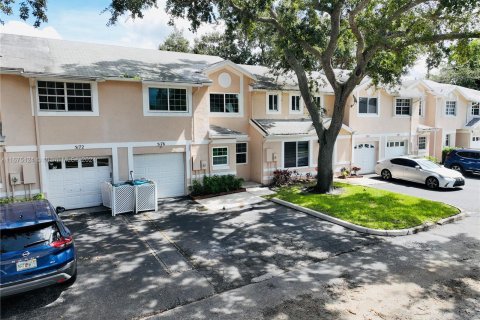 Townhouse in Cooper City, Florida 3 bedrooms, 138.24 sq.m. № 1398527 - photo 1