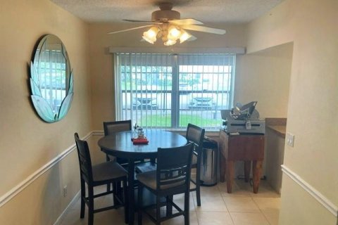 Copropriété à vendre à Deerfield Beach, Floride: 2 chambres, 76.92 m2 № 871039 - photo 12