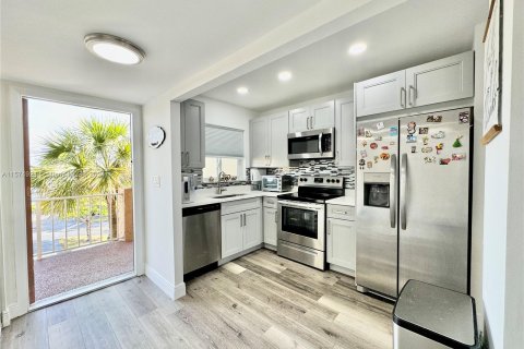 Condominio en venta en Sunrise, Florida, 2 dormitorios, 78.97 m2 № 1138827 - foto 2