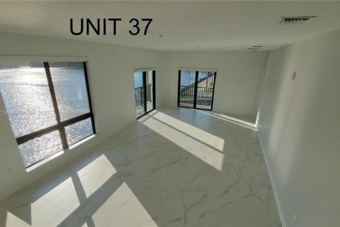 Apartment in Doral, Florida 3 bedrooms, 124.12 sq.m. № 783787 - photo 5