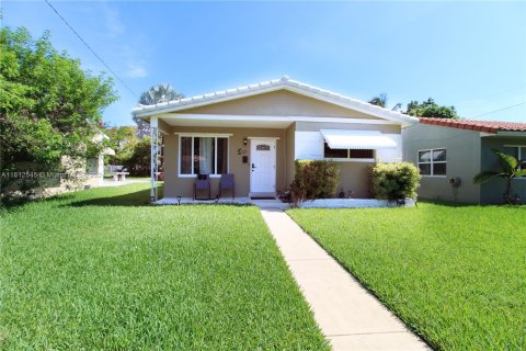 Casa en venta en Hollywood, Florida, 3 dormitorios № 1234477 - foto 1