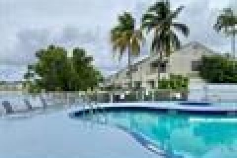 Copropriété à vendre à Lauderdale Lakes, Floride: 2 chambres, 94.76 m2 № 857753 - photo 3