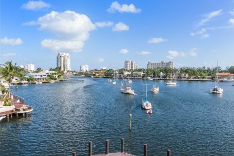 Villa ou maison à vendre à Fort Lauderdale, Floride: 7 chambres, 966.18 m2 № 724866 - photo 1