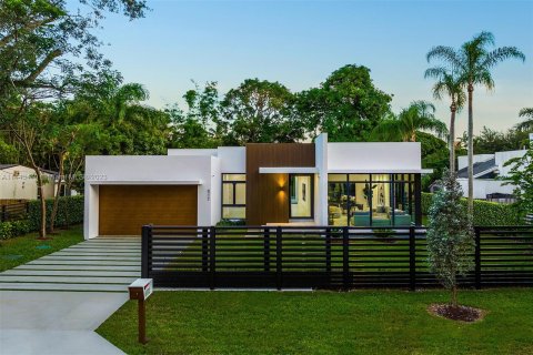 Casa en venta en South Miami, Florida, 4 dormitorios, 223.52 m2 № 689932 - foto 1