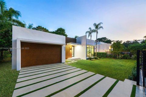 Casa en venta en South Miami, Florida, 4 dormitorios, 223.52 m2 № 689932 - foto 2
