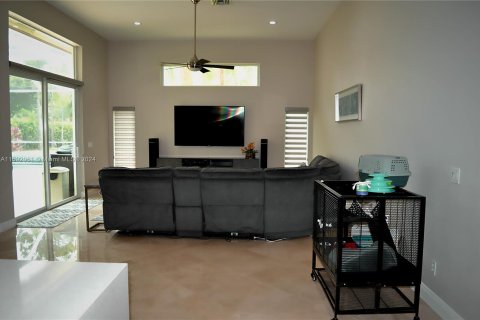 House in Parkland, Florida 4 bedrooms, 251.21 sq.m. № 1184104 - photo 8