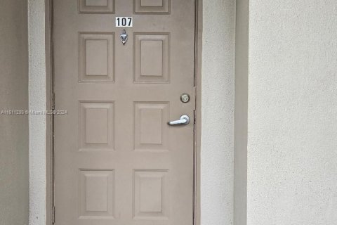 Condominio en venta en Pembroke Pines, Florida, 1 dormitorio, 95.97 m2 № 1233751 - foto 20